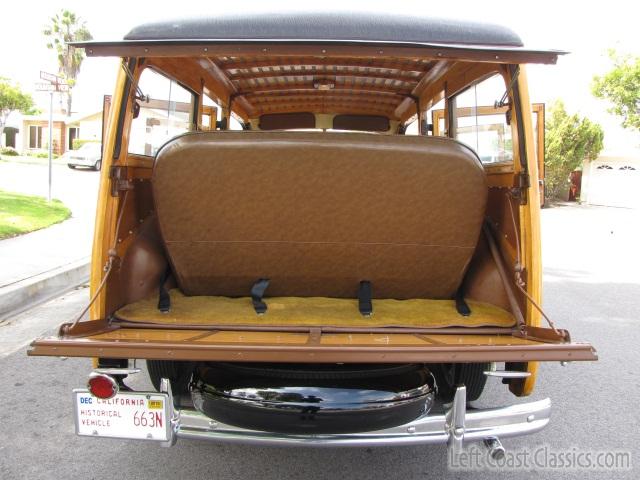 1947-ford-super-deluxe-woody-