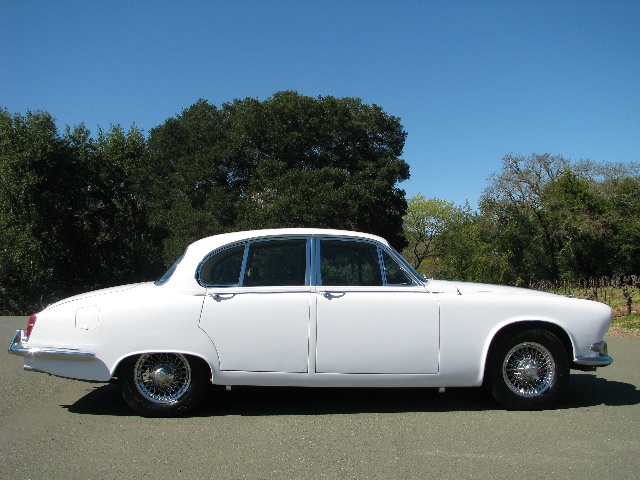 1967 Jaguar 420 Saloon Side