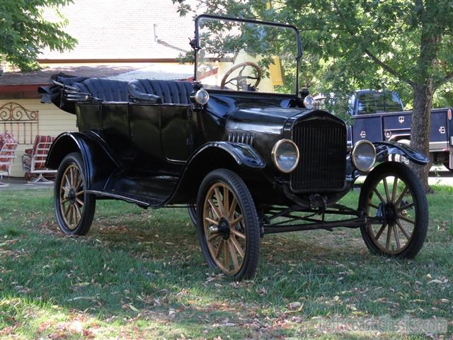 1917-ford-model-t-touring-065.jpg