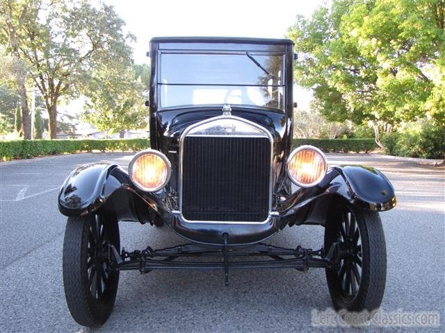 1926-ford-model-t-sedan-001.jpg