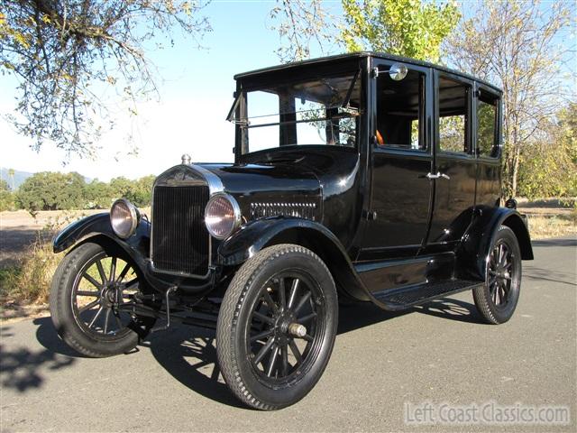 1926-ford-model-t-sedan-007.jpg