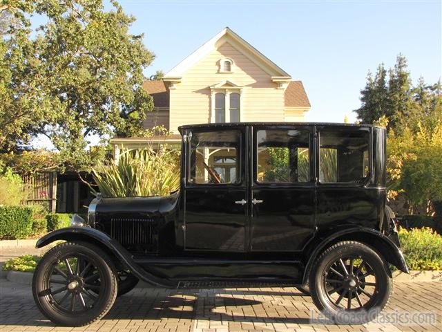1926-ford-model-t-sedan-008.jpg