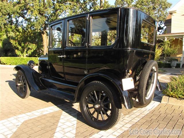 1926-ford-model-t-sedan-011.jpg