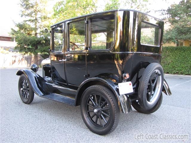 1926-ford-model-t-sedan-013.jpg
