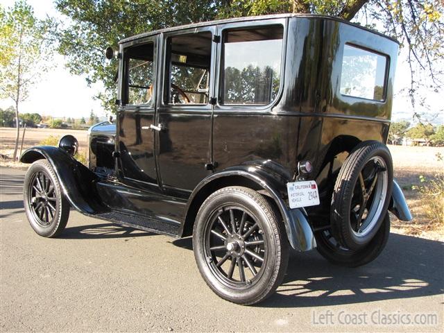 1926-ford-model-t-sedan-014.jpg