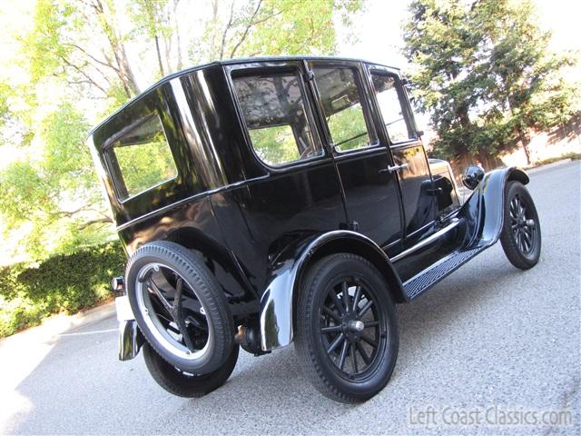 1926-ford-model-t-sedan-016.jpg