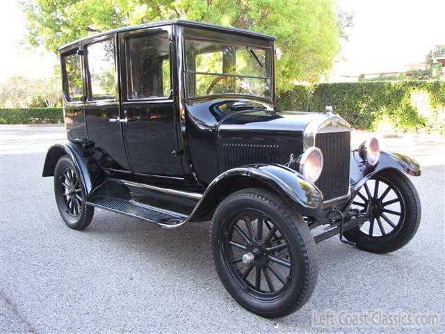 1926-ford-model-t-sedan-017.jpg