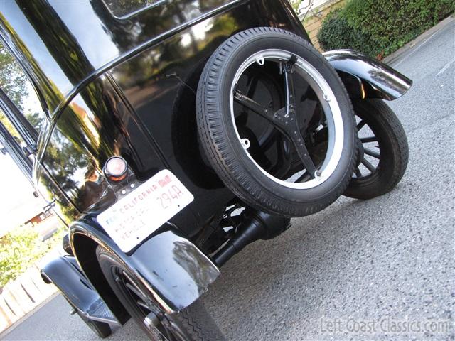 1926-ford-model-t-sedan-019.jpg