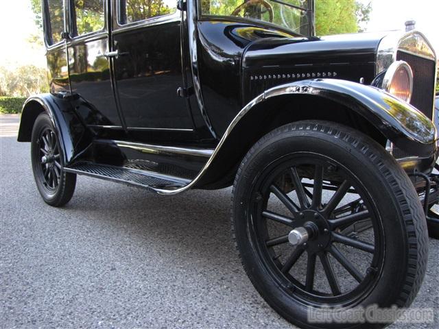 1926-ford-model-t-sedan-025.jpg