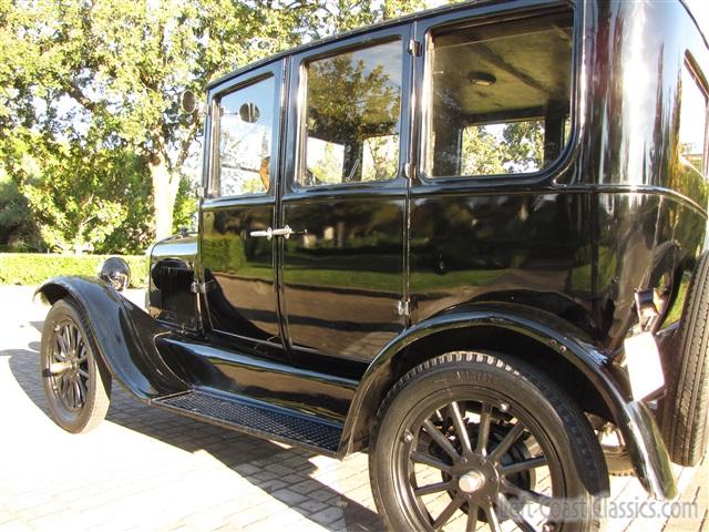 1926-ford-model-t-sedan-028.jpg