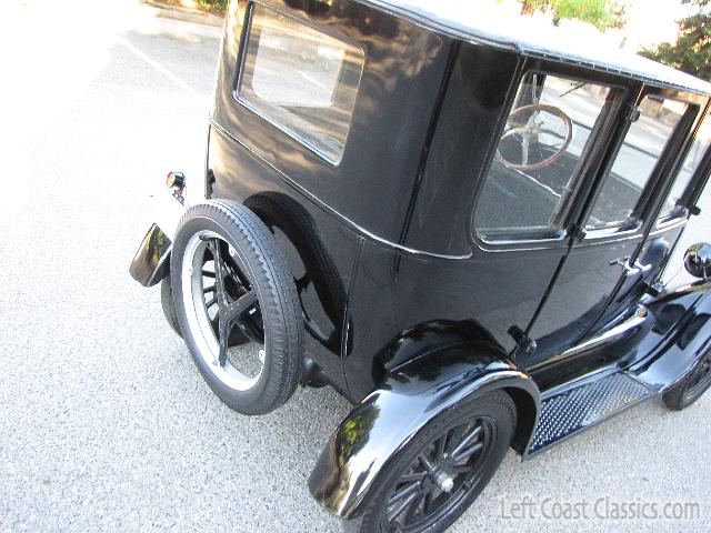 1926-ford-model-t-sedan-078.jpg