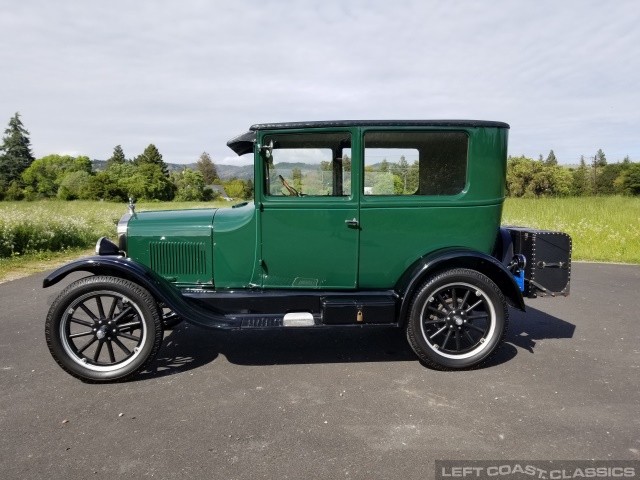 1926-ford-model-t-tudor-006.jpg