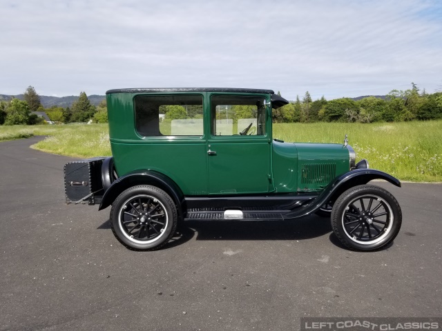 1926-ford-model-t-tudor-017.jpg
