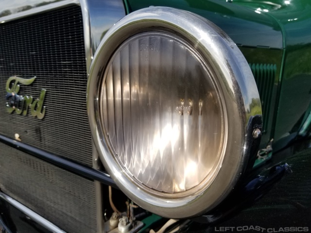 1926-ford-model-t-tudor-027.jpg