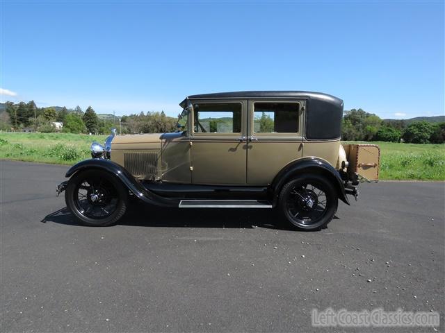 1928-ford-model-a-fordor-019.jpg