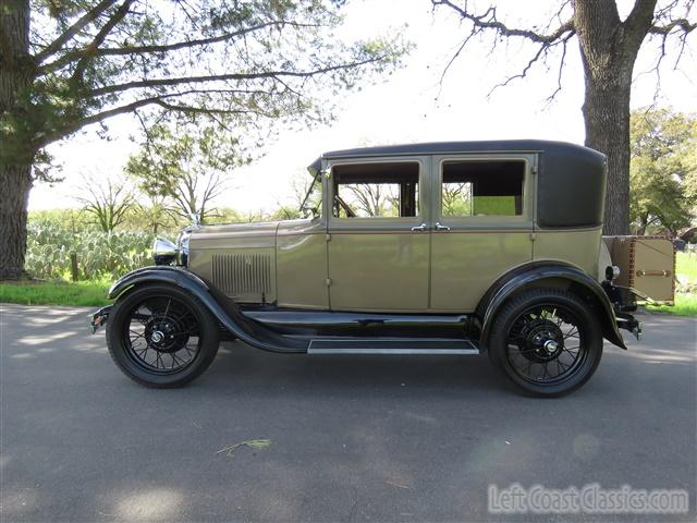 1928-ford-model-a-fordor-020.jpg