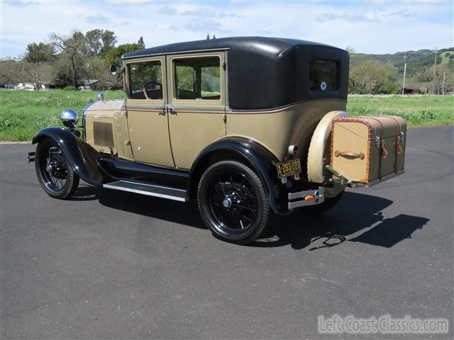 1928-ford-model-a-fordor-023.jpg