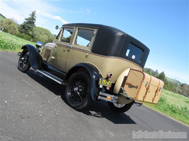 1928-ford-model-a-fordor-025.jpg