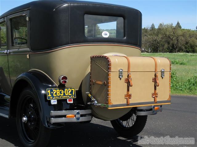1928-ford-model-a-fordor-084.jpg