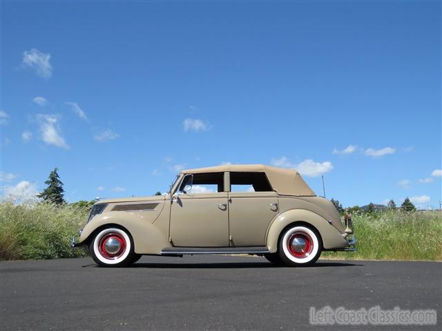 1937-ford-deluxe-convertible-021.jpg