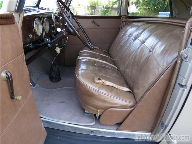 1937-ford-deluxe-convertible-144.jpg