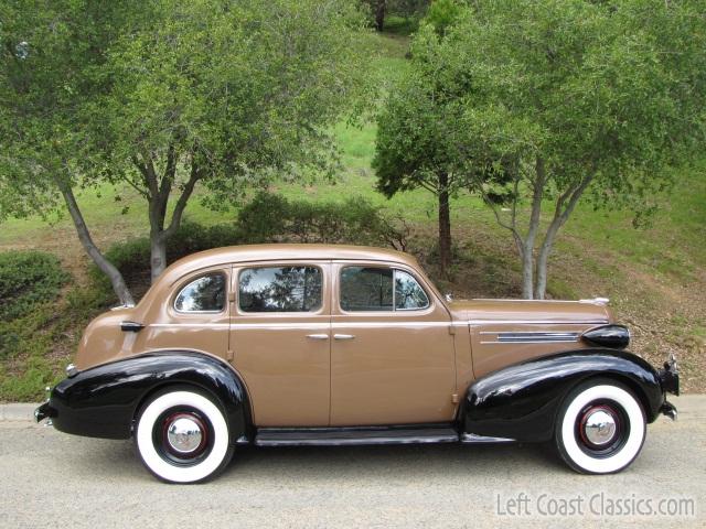 1937-oldsmobile-six-384.jpg