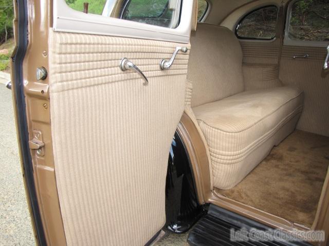 1937-oldsmobile-six-476.jpg