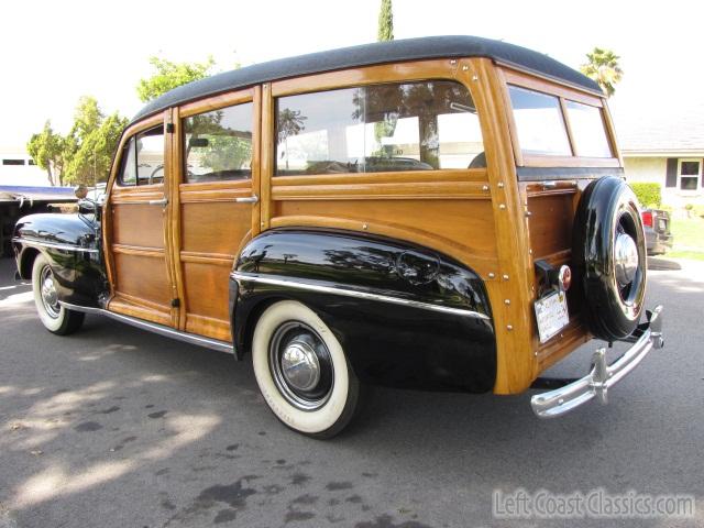 1947-ford-super-deluxe-woody-370.jpg