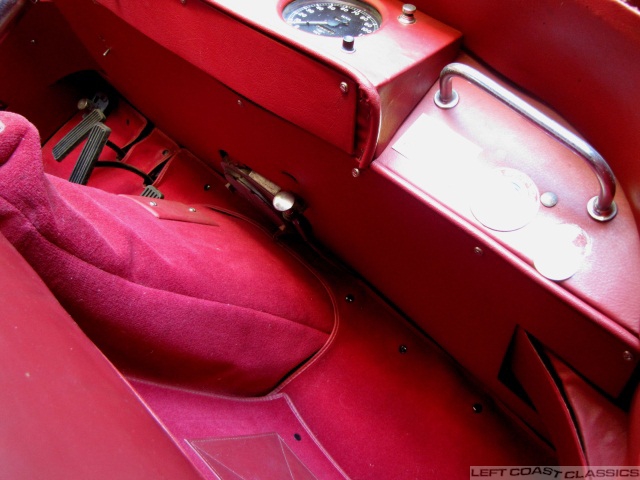 1952-jaguar-xk120-ots-075.jpg