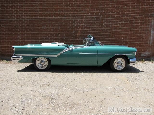 1957-oldsmobile-super88-066.jpg