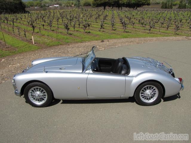 1959-mga-roadster-033.jpg