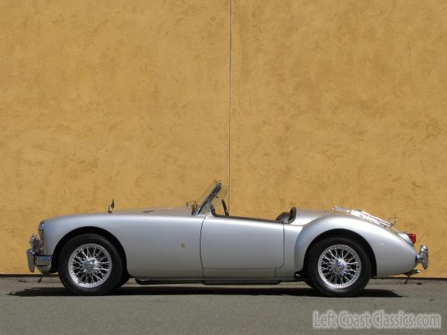 1959-mga-roadster-036.jpg