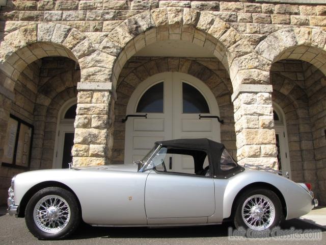 1959-mga-roadster-039.jpg