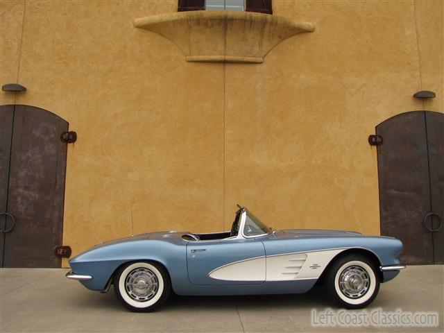 1961-corvette-convertible-025.jpg