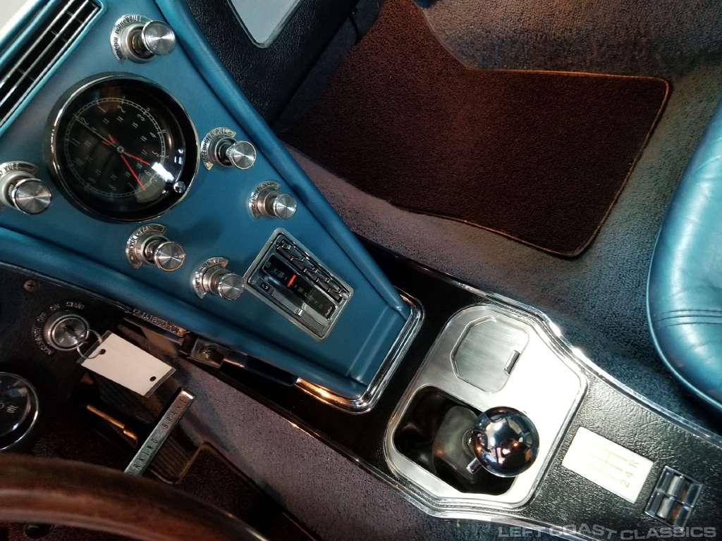 1965-chevy-corvette-c2-091.jpg