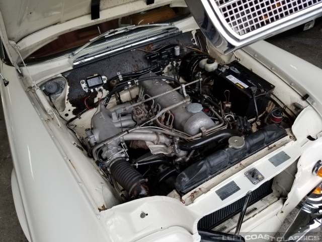 1965-mercedes-benz-220se-140.jpg