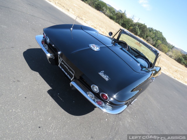 1966-corvette-stingray-095.jpg