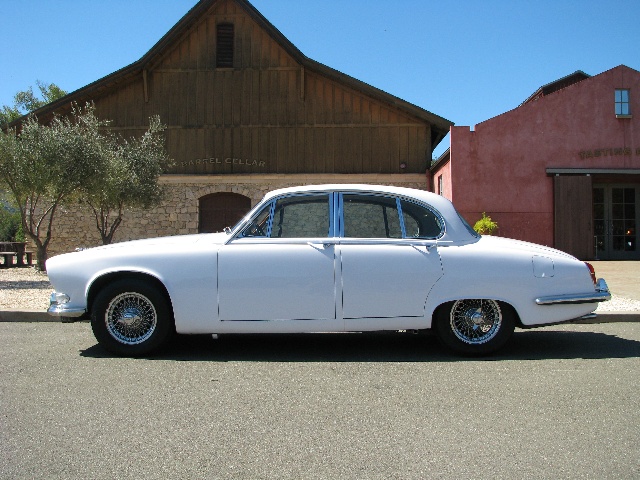 1967 Jaguar 420 Saloon Side