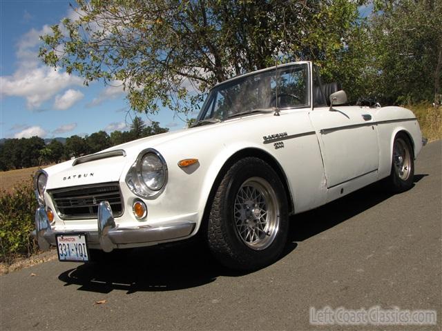 1969-datsun-2000-roadster-003.jpg