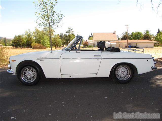 1969-datsun-2000-roadster-006.jpg