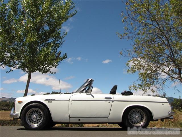 1969-datsun-2000-roadster-007.jpg