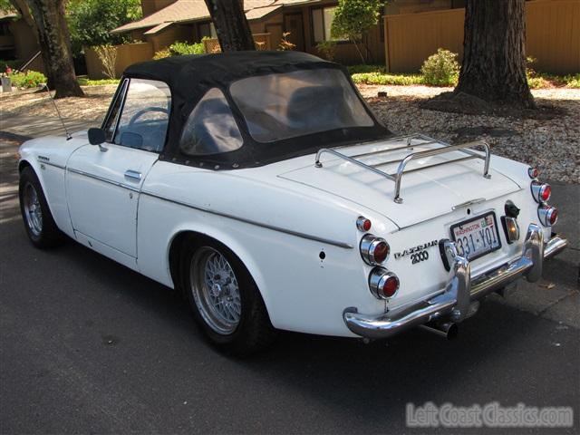 1969-datsun-2000-roadster-011.jpg