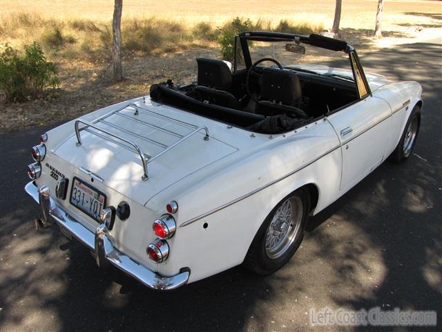 1969-datsun-2000-roadster-013.jpg