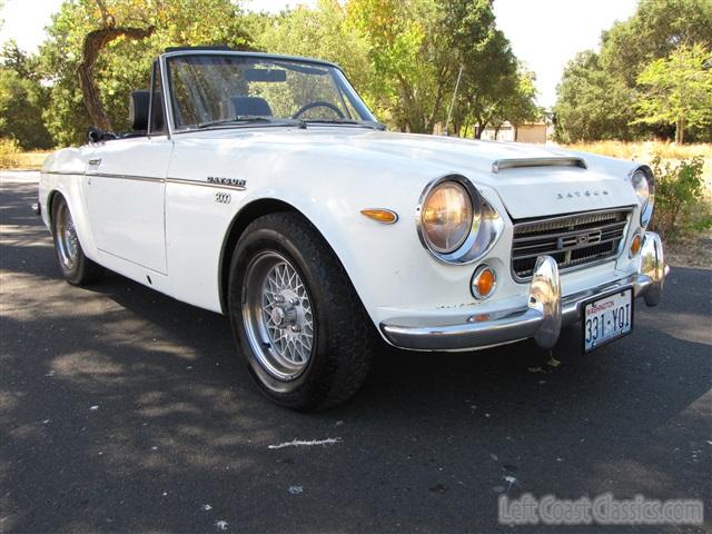 1969-datsun-2000-roadster-022.jpg