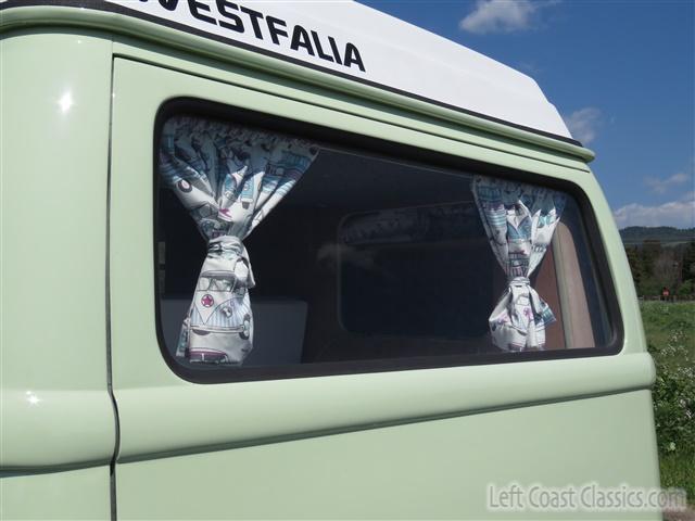 1969-volkswagen-westfalia-camper-049.jpg