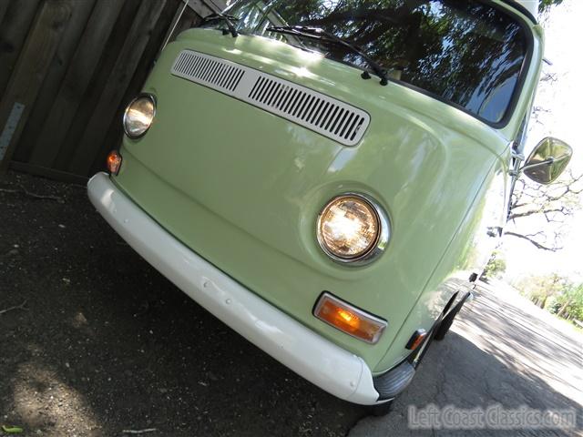 1969-volkswagen-westfalia-camper-057.jpg