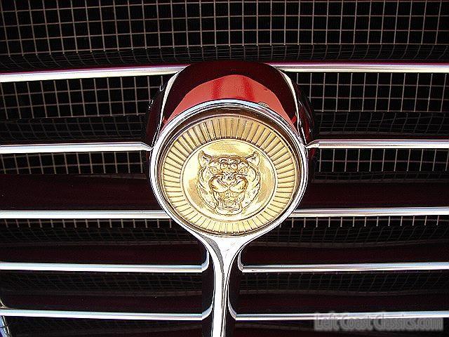 1972-jaguar-xke-badge.jpg