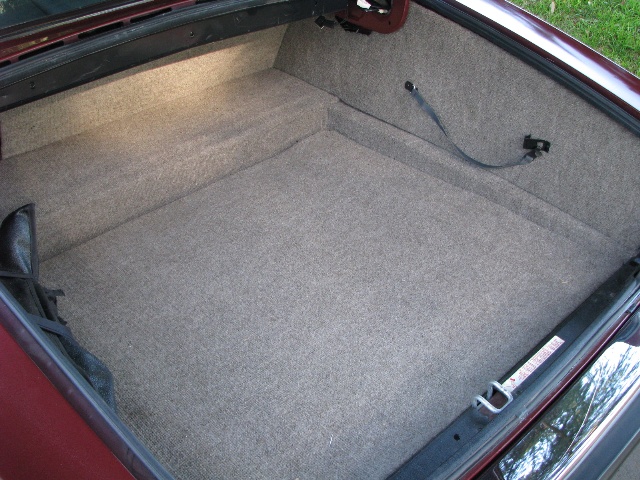 1985 Jaguar Sovereign Trunk