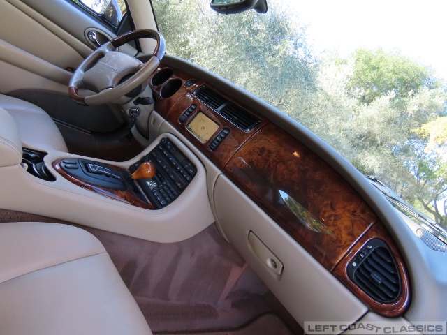 2002-jaguar-xkr-137.jpg