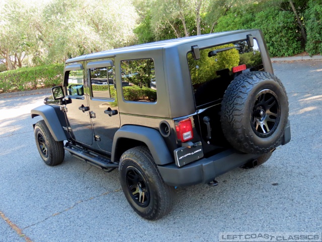 2009-jeep-wrangler-rubicon-014.jpg